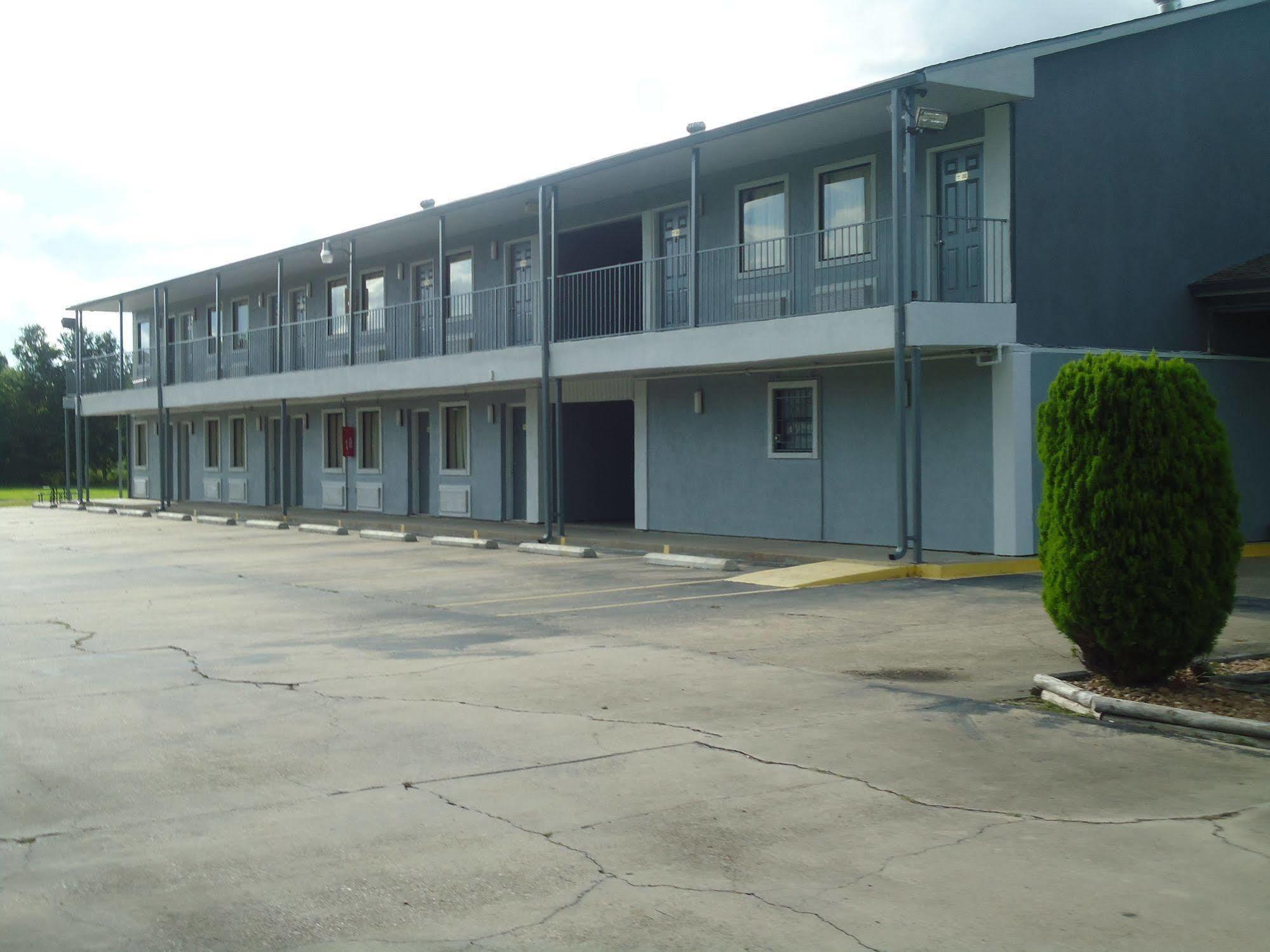 Super 6 Inn Carencro Esterno foto
